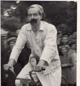 George Twiselton on Flying Bedstead bicycle at Northampton Carnival, 1952