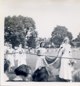 1956c Southend Carnival Queen and her court at Chalkwell Park